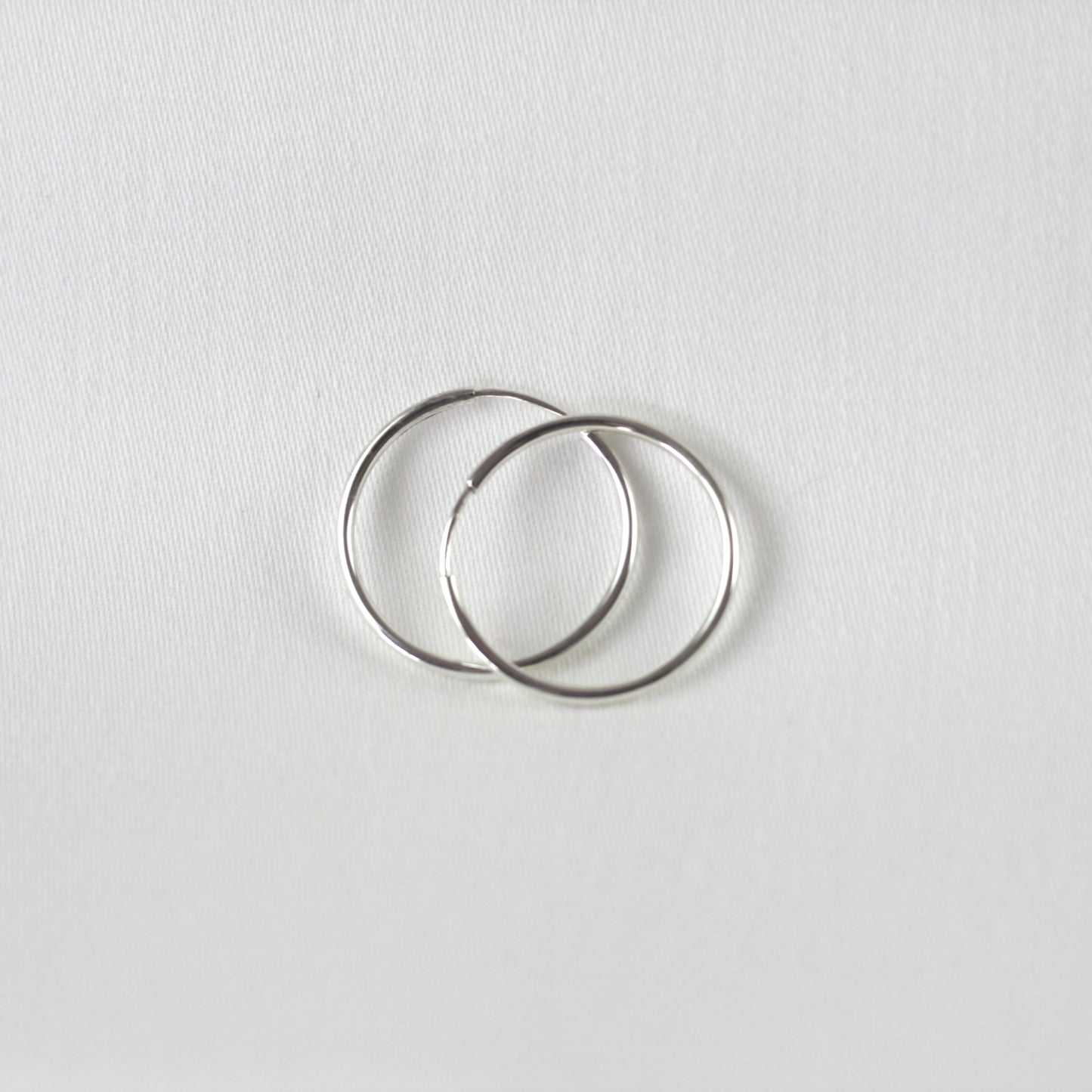 Minimal Gümüş Halka Küpe (18 mm)