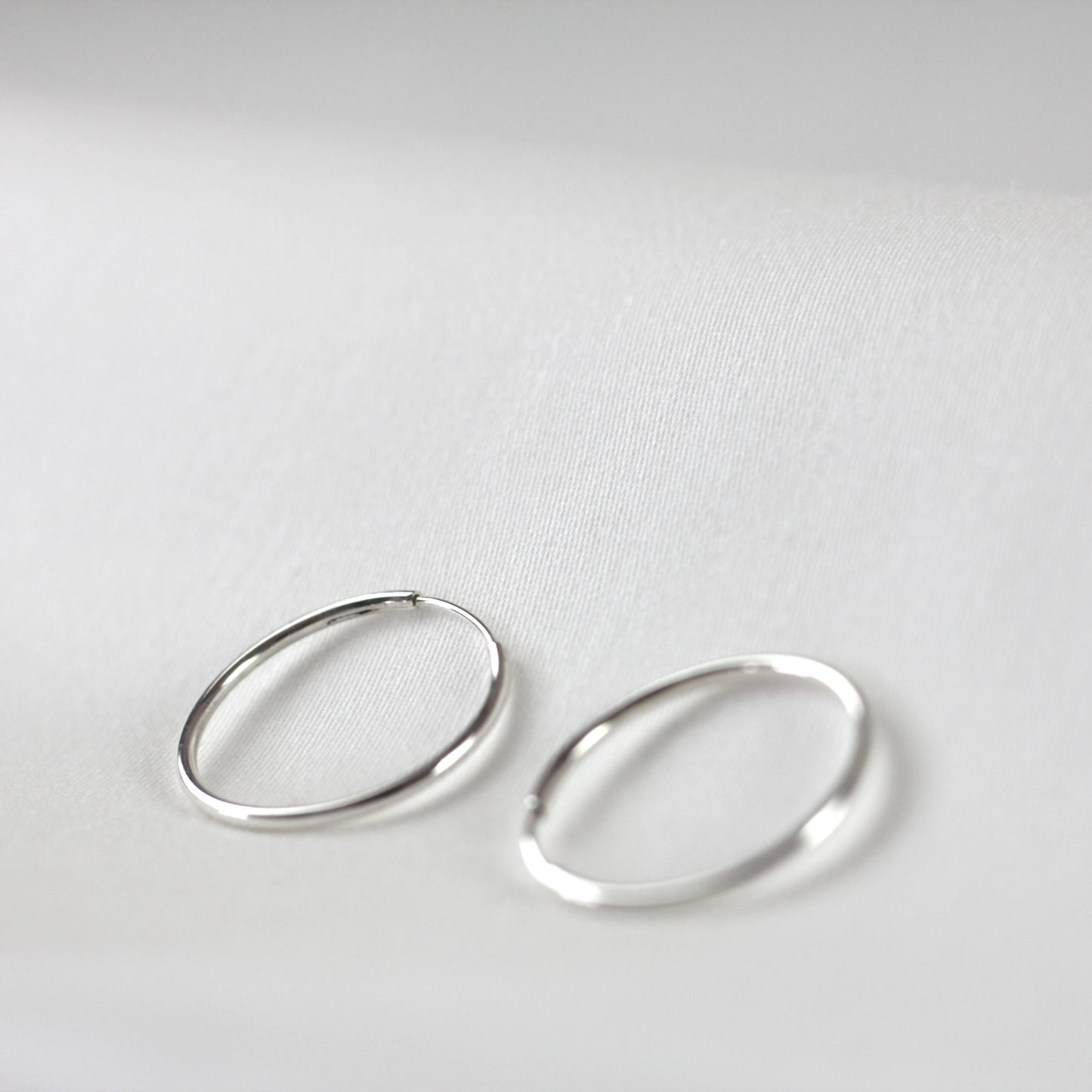 Minimal Gümüş Halka Küpe (18 mm)