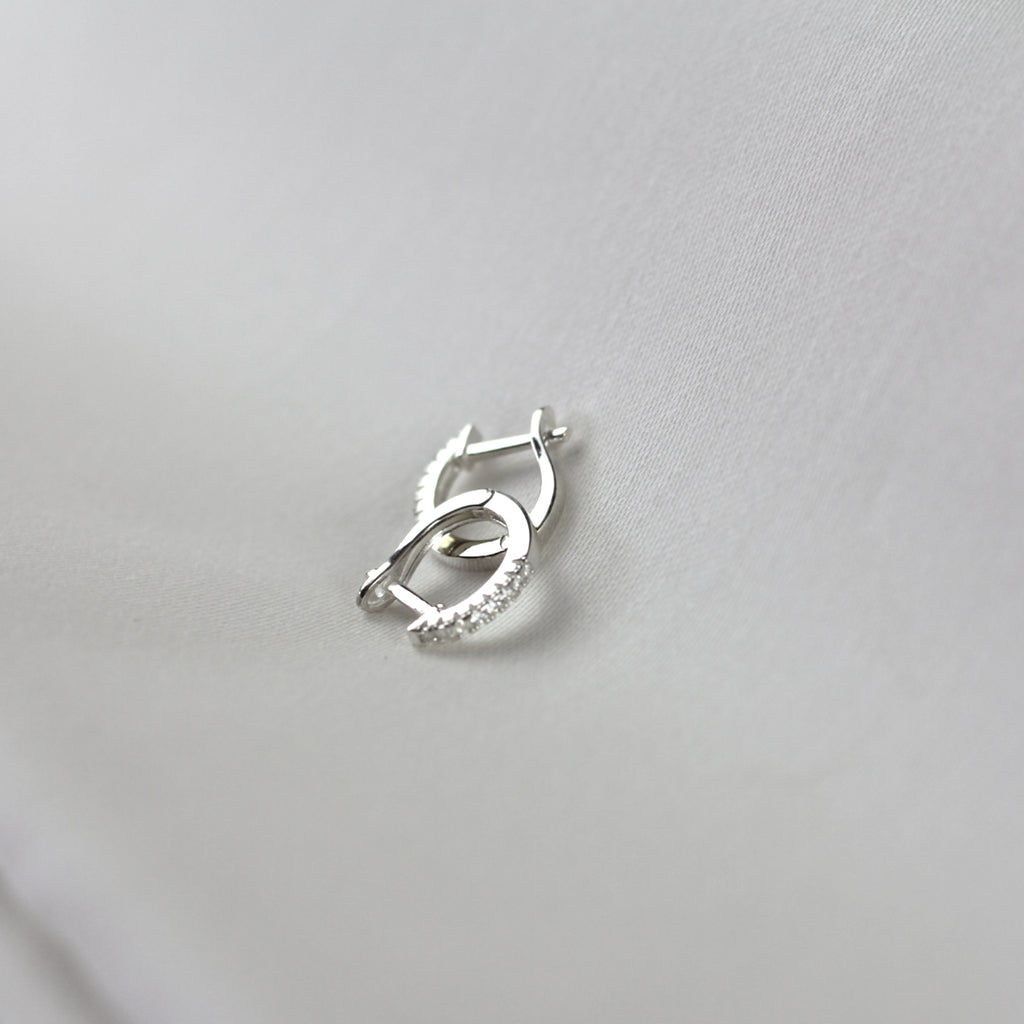 zirkon taşlı huggie gümüş küpe