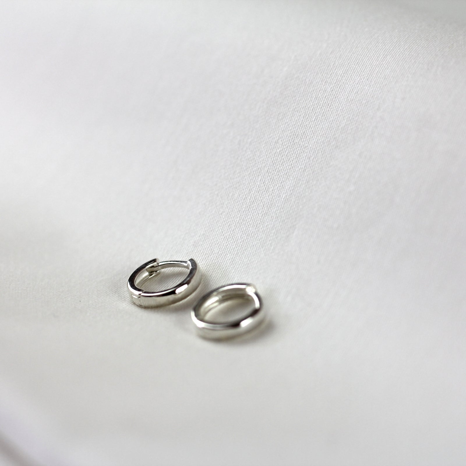 pontem markasının 925 ayar gümüş 12 milimetre çapında gümüş halka küpesi