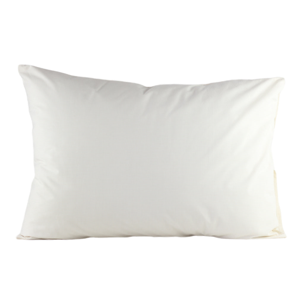 Inorien marka, 50x70 cm ölçülerinde, beyaz zemin üzerine mini bej pötikareli (gingham) desene sahip, 80 tel pamuk saten yastık kılıfı.