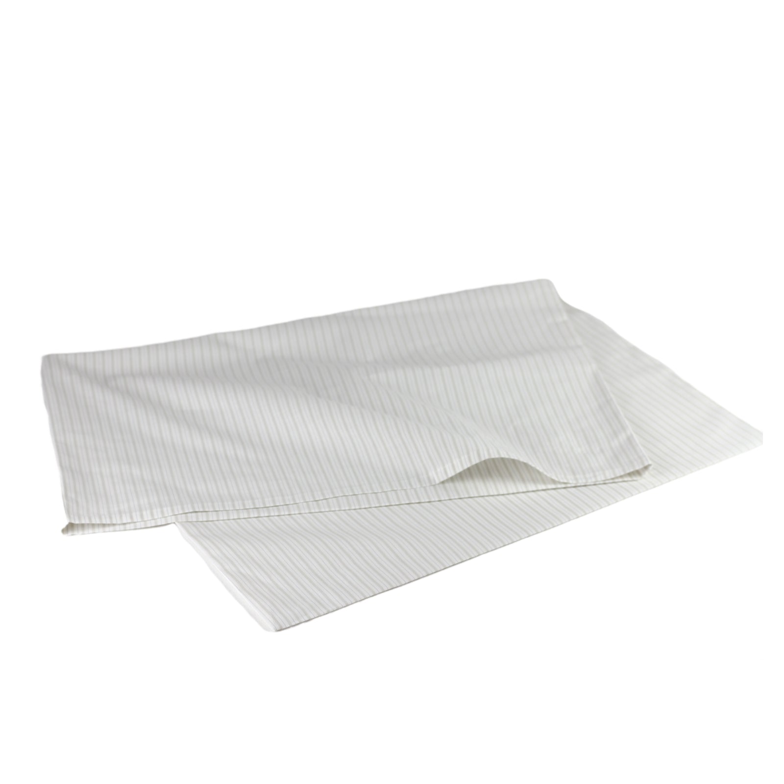 Inorien marka 80 tel pamuk saten yastık kılıfı, 50x70 cm ölçülerinde, beyaz zemin üzerine ince krem rengi çizgili deseni gösteriyor.